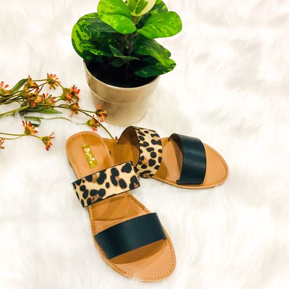 LAST!! 5⭐️ Black leopard flat slip on - Sandals - Picture 2 of 3